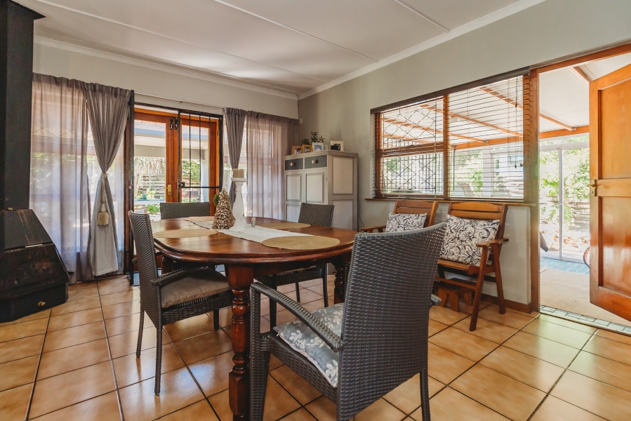 5 Bedroom Property for Sale in Heatherlands Western Cape